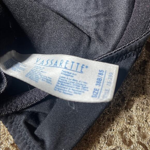 Vassarette Black Floral Lace Bra - Picture 3 of 3